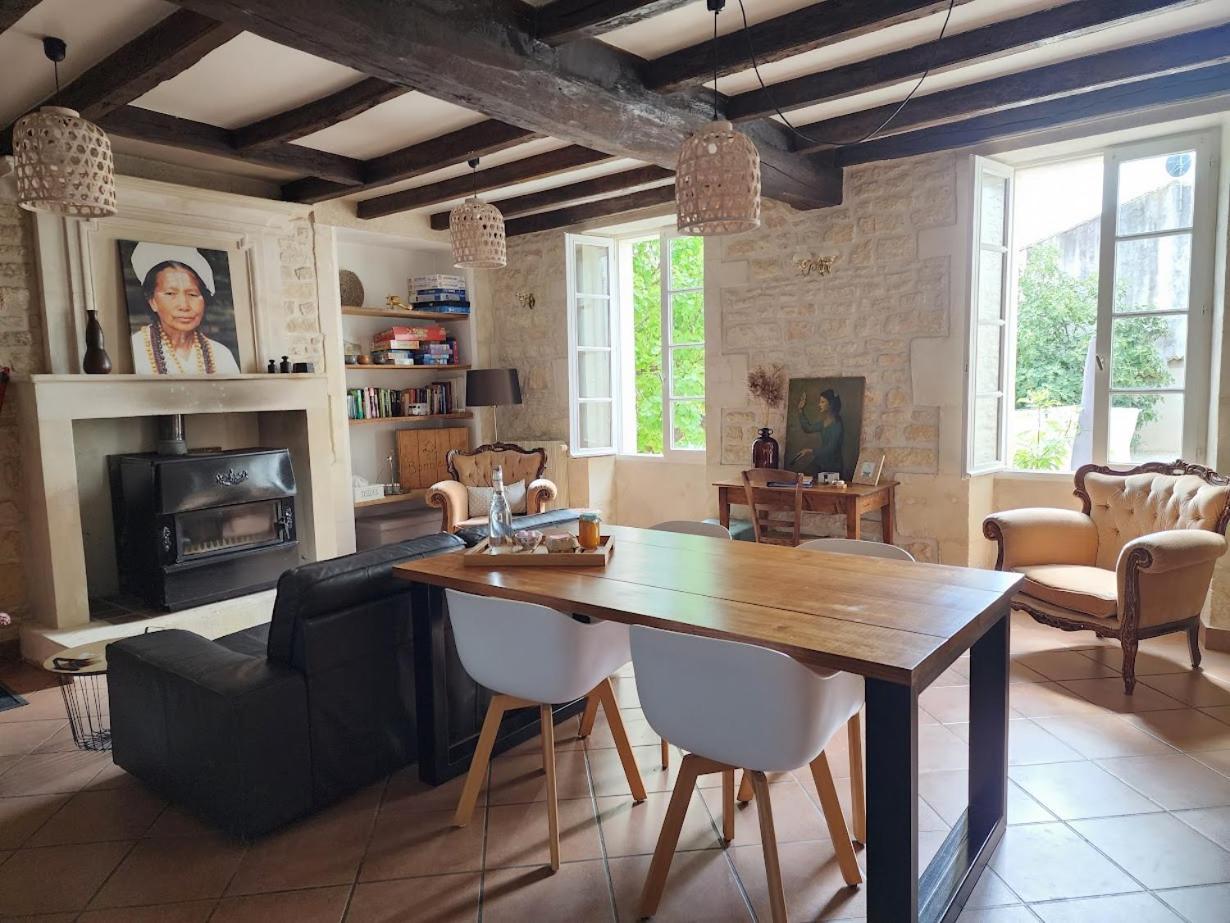 Gîte Le Bonheur Hiersac Exterior foto